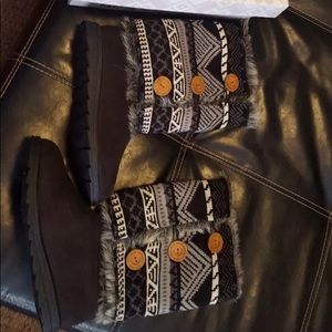 Mukluks size 11